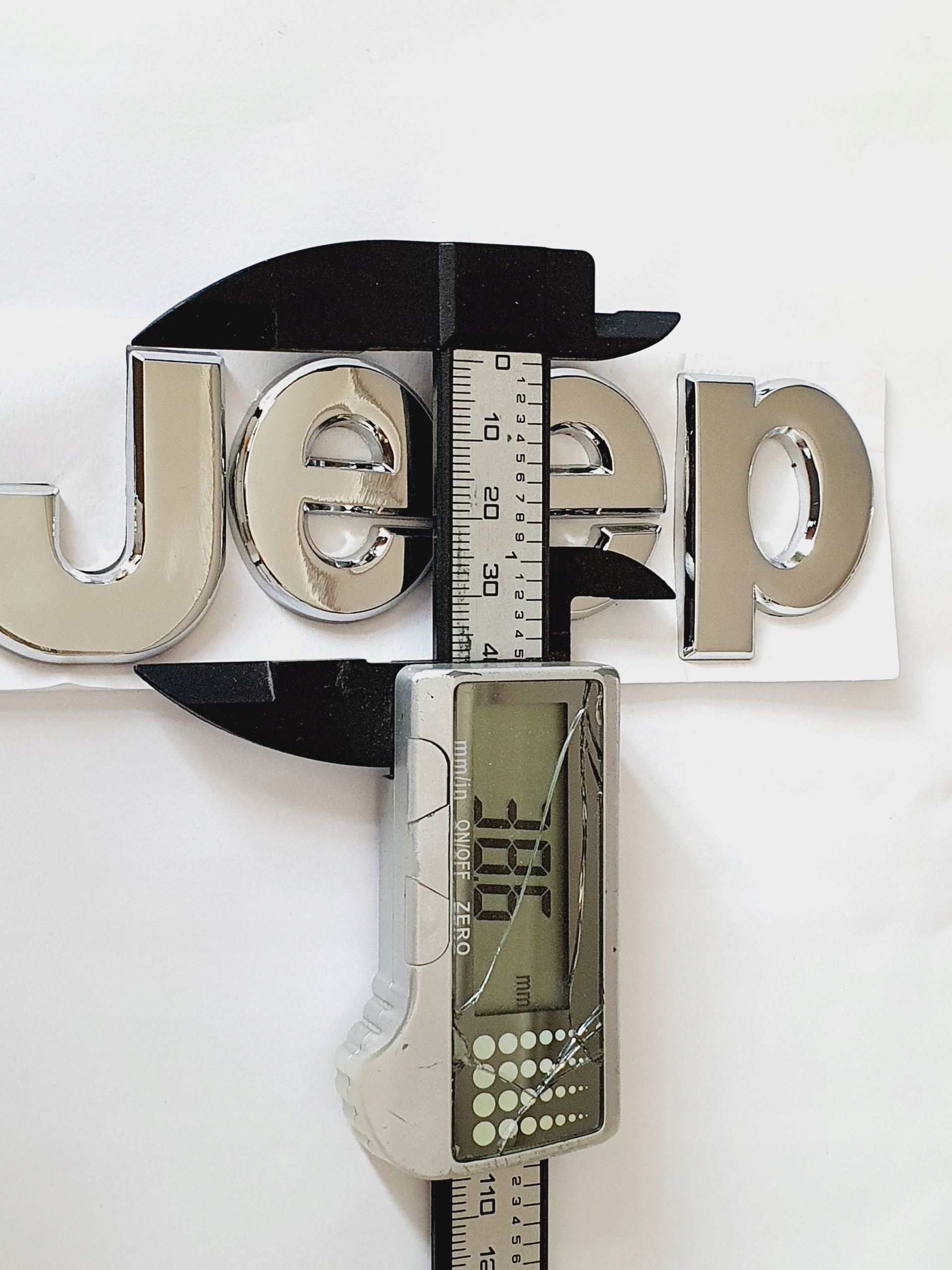 Emblemat samochodowy Jeep metalowy czarny chrom 3D - obrazek 6