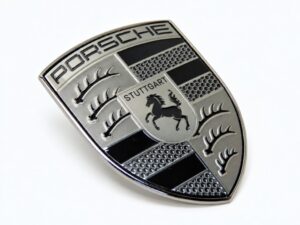 Emblemat Porsche Turbonite Black Edition na białym tle