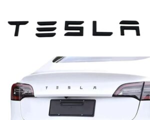Emblemat Tesla napis długi na klapę bagażnika czarny 1 szt.