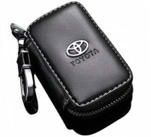 Etui na kluczyk Toyota skórzane z brelokiem, czarne